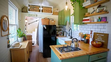 She built a $20k Tiny House with her Dad